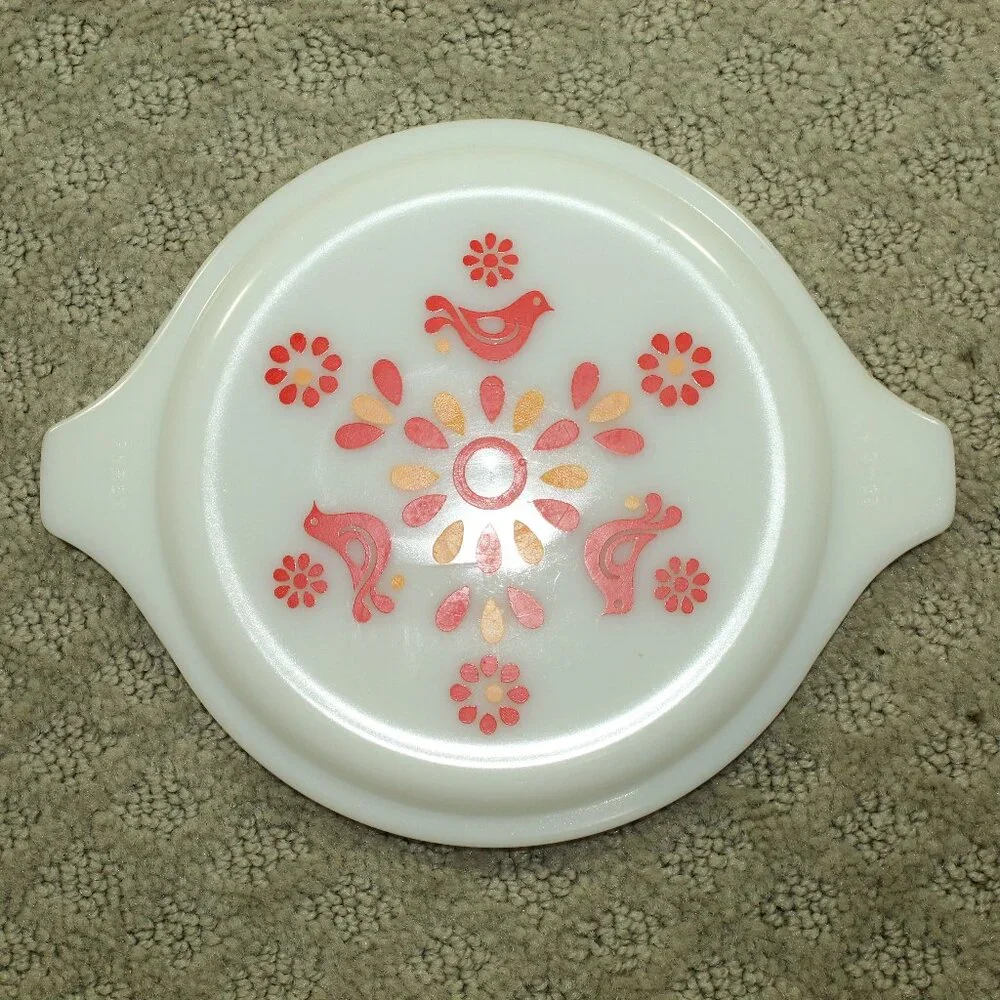 Pyrex Vintage Friendship 471 / 472 / 473 Casserole w 2 White Patterned Lids